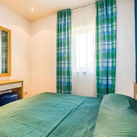 Awesome In With Outdoor Swimming Pool, Sauna And Wifi Apartman *
