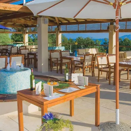 Awesome In With Outdoor Swimming Pool, Sauna And Wifi Novi Vinodolski