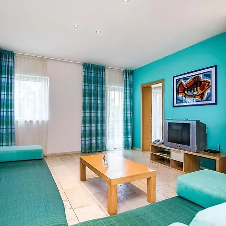Awesome In With Outdoor Swimming Pool, Sauna And Wifi *