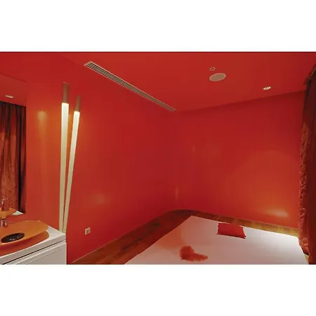 Awesome In With Outdoor Swimming Pool, Sauna And Wifi