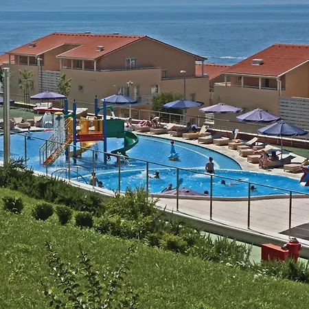 Apartman Awesome In With Outdoor Swimming Pool, Sauna And Wifi Novi Vinodolski