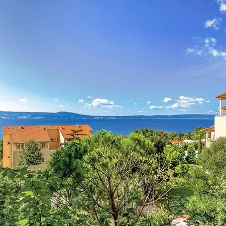 Awesome In With Outdoor Swimming Pool, Sauna And Wifi